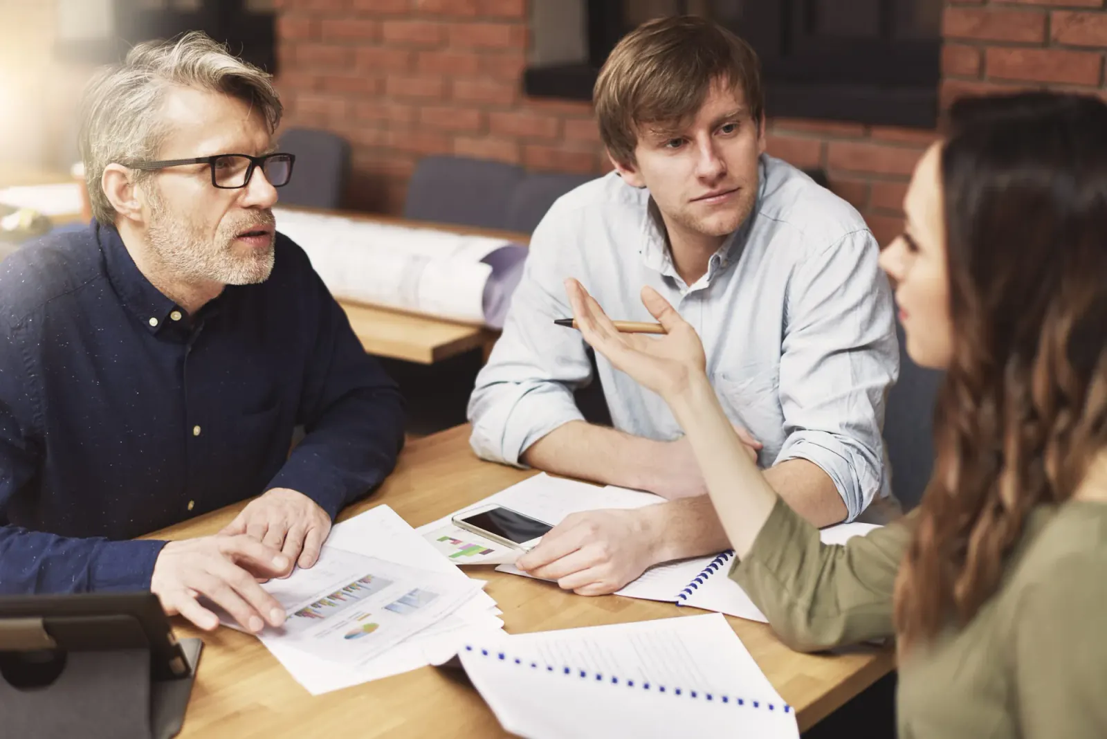 Advisory meeting focused on resolving a financial dispute